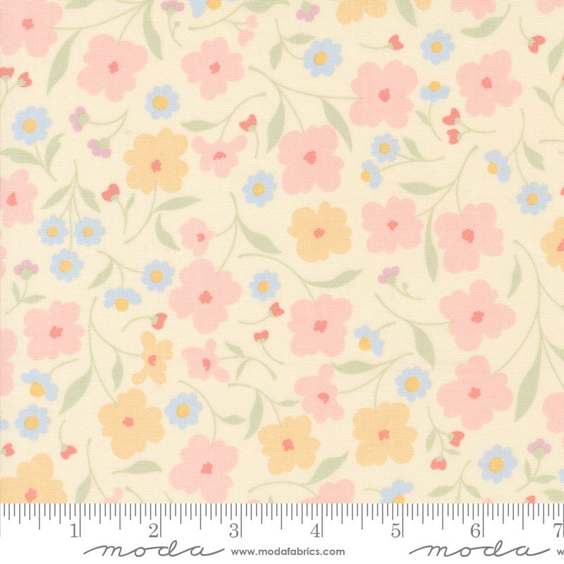 Cottage Charm - Wallpaper in Soft Yellow - Heather Briggs - Moda (Pre-order Feb 2025)