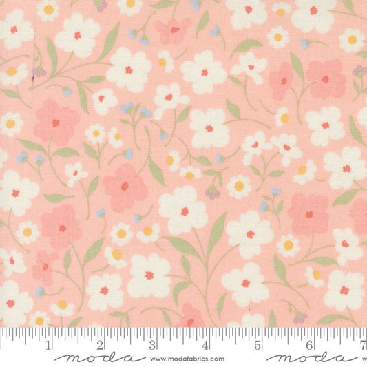 Cottage Charm - Wallpaper in Koral Kicks - Heather Briggs - Moda (Pre-order: Apr 2025)