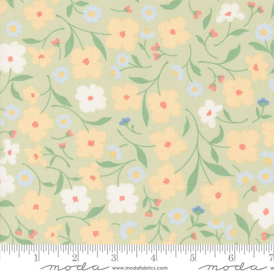 Cottage Charm - Wallpaper in Pear - Heather Briggs - Moda (Pre-order: Apr 2025)